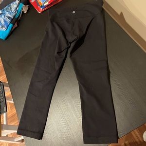 Lulu lemon capris black